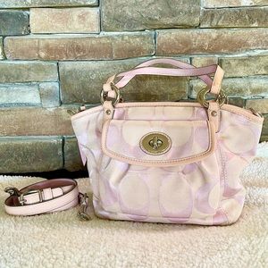 SOLD✨Coach Pink 🌸 Turnlock Signature Crossbody